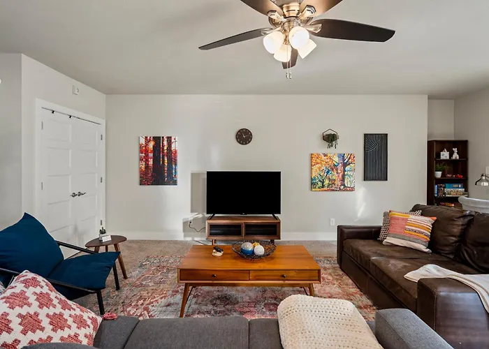 Turkey Mountain Bungalow By Tulsa Getaways
