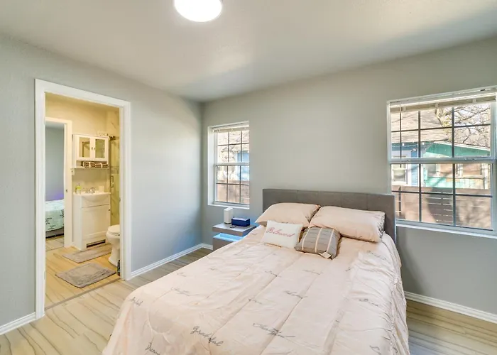 Convenient Tulsa Home - 2 Mi To Downtown!