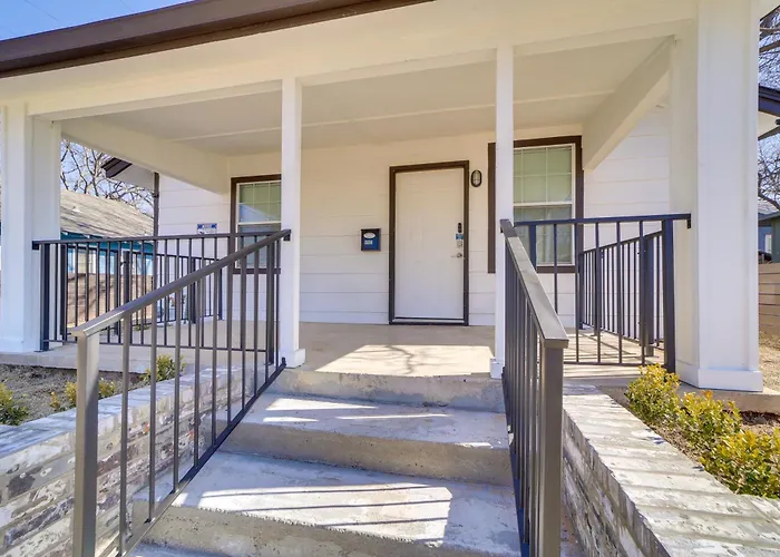 Convenient Tulsa Home - 2 Mi To Downtown!